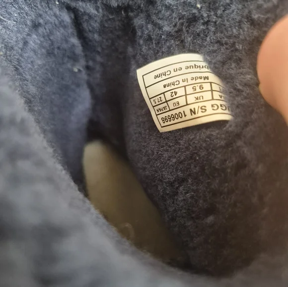 UGG Classic Short Swarovski Crystal Bow Boots - Picture 5 of 6